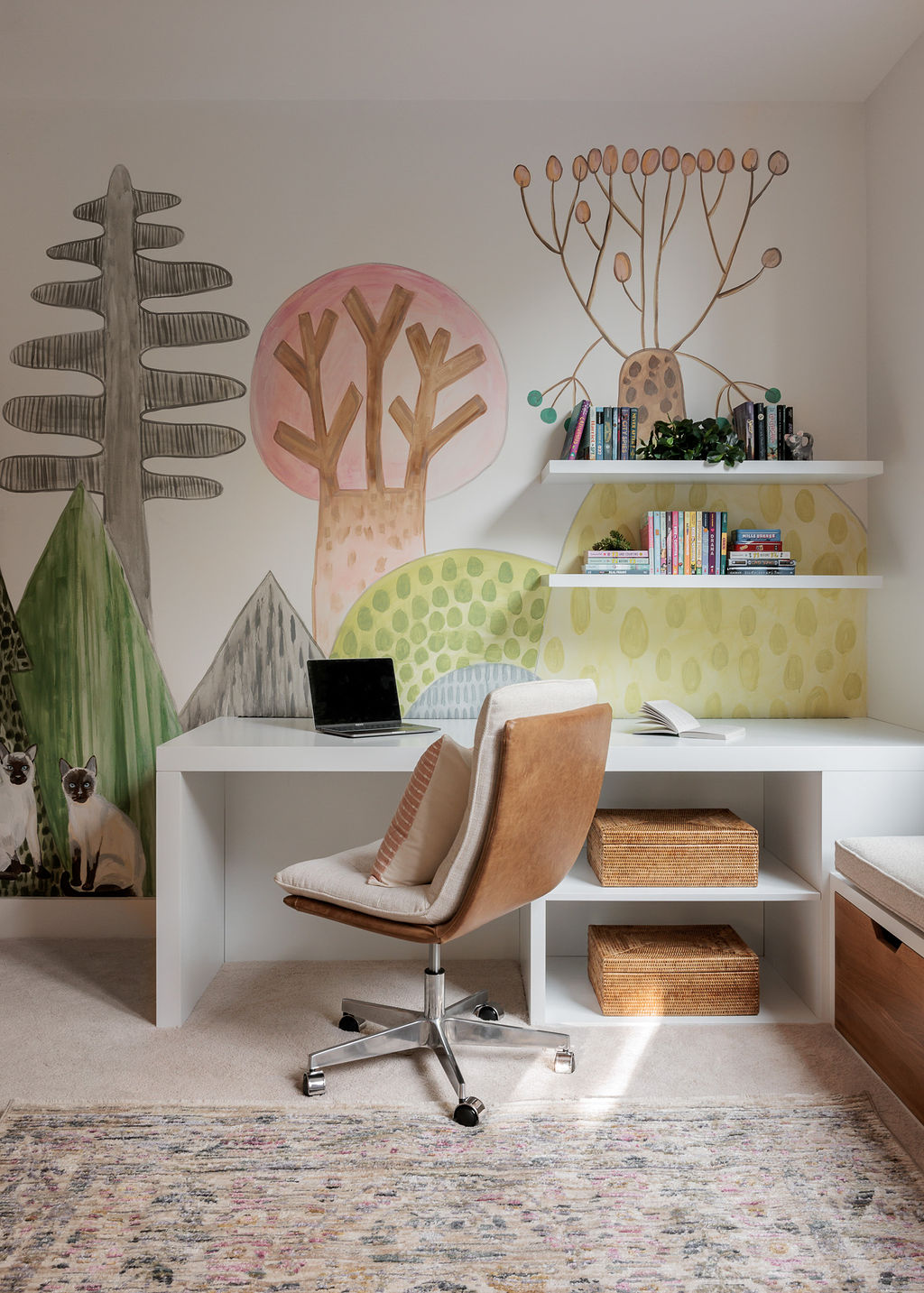 We’re so excited to share details from The Seattle House: Girls Bunkroom –– one of our favorite interior design + professional organizing projects in Seattle, Washington.