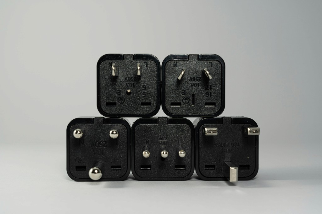 5 different type of wall charging adapters