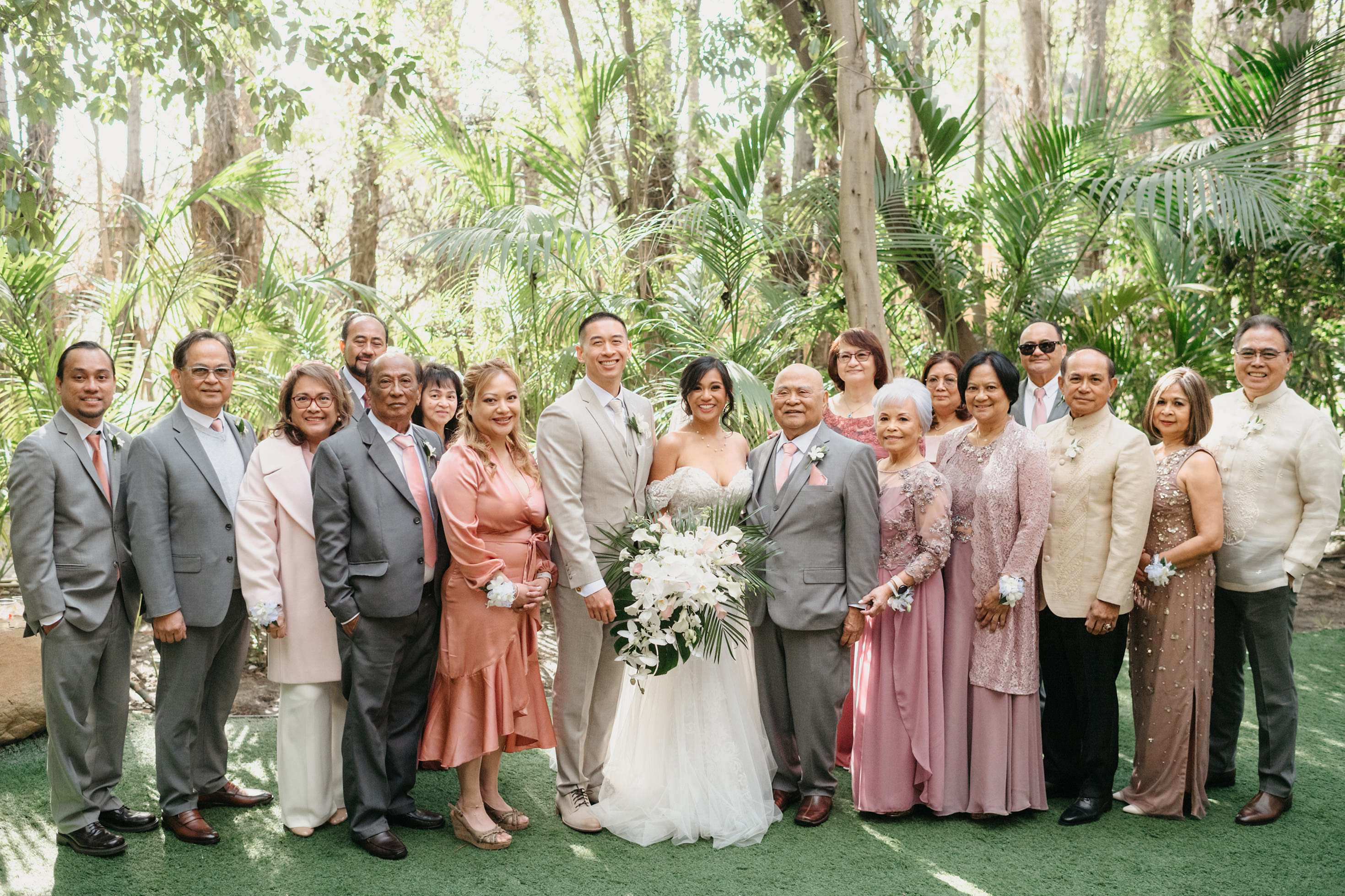 Large family photo at Hartley Botanica after the ceremony