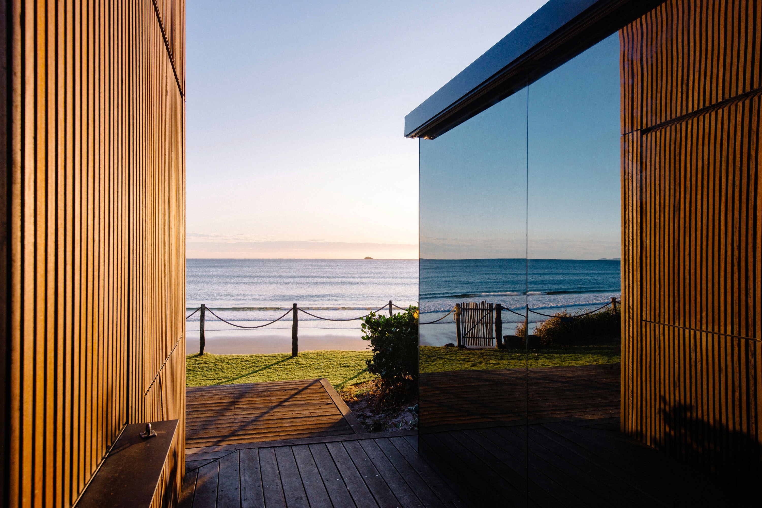 belongil byron bay beach shack construction