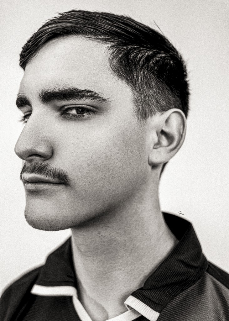 Rituel photographique — portrait artistique — confiance en soi — estime de soi — image de soi — fragment photographique — relique intime Maison Elion — photographe Seine-et-Marne 77 — portrait bespoke sur mesure — timeless photography France — photographie de rituel en France — portrait de luxe — image rare et significative