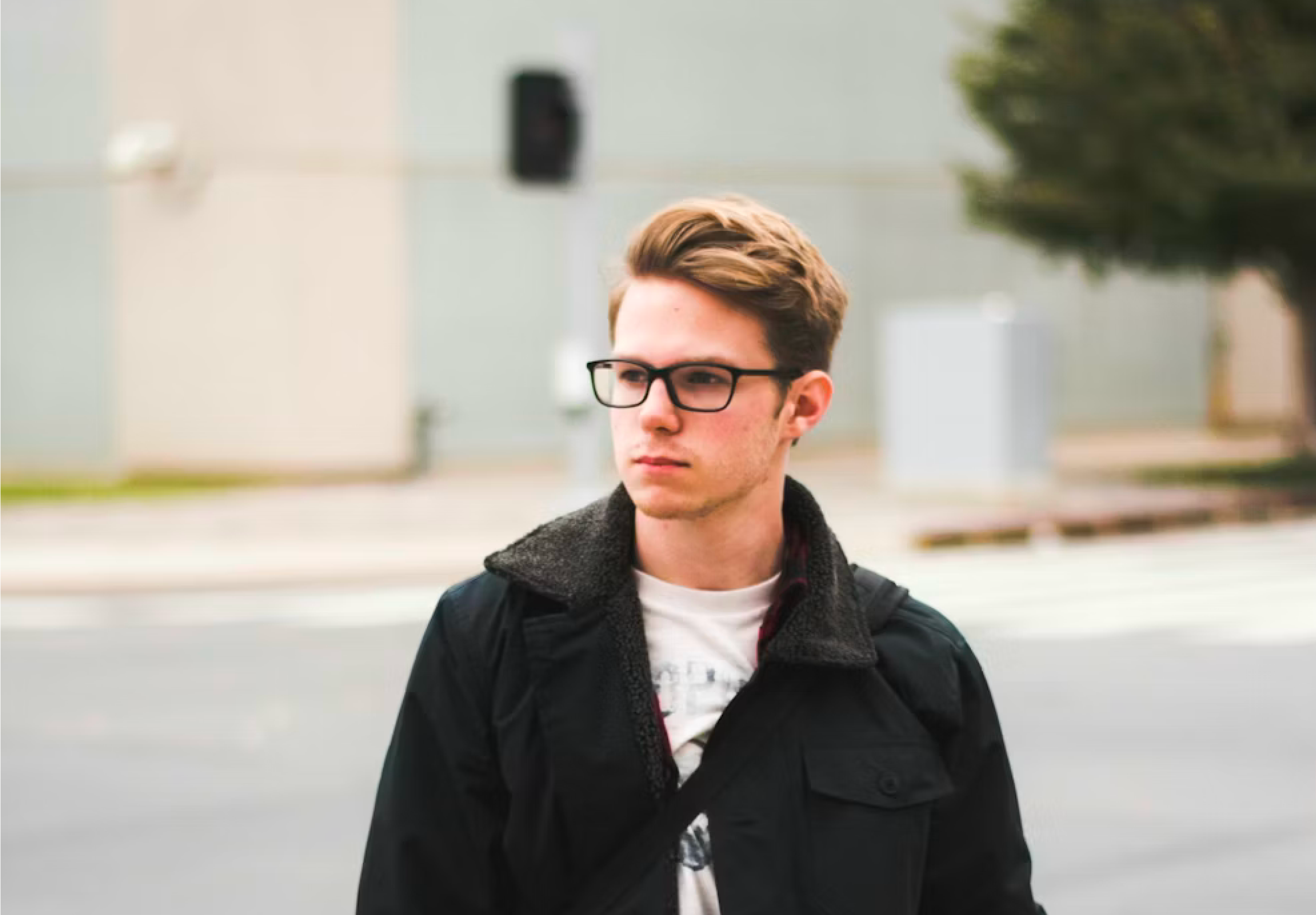 man in black crew neck shirt