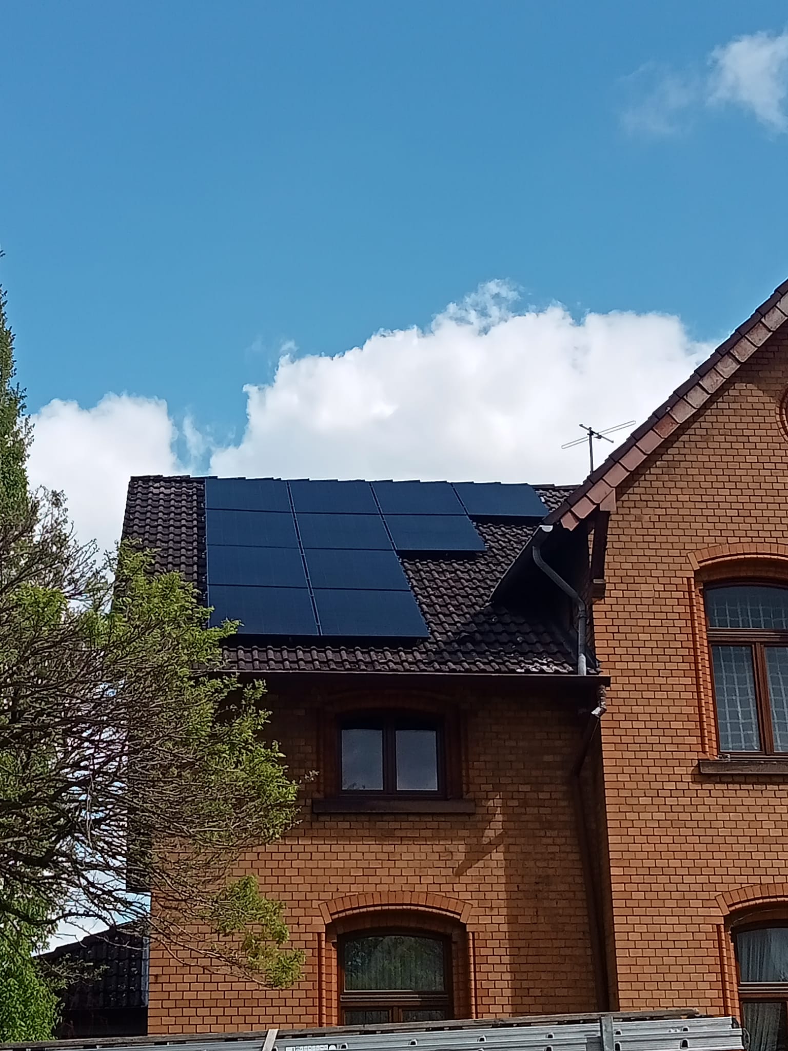Dach mit PV Anlage in Holzminden