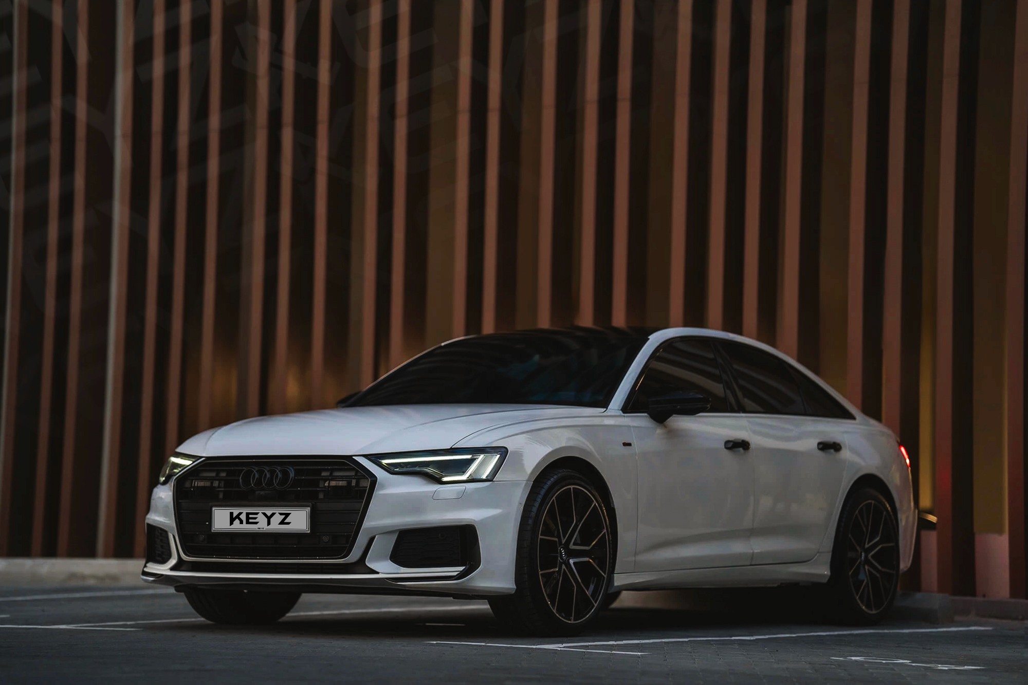 Vue extérieure Audi A6 Blanc – Location Berline à Dubaï | Keyz Rent