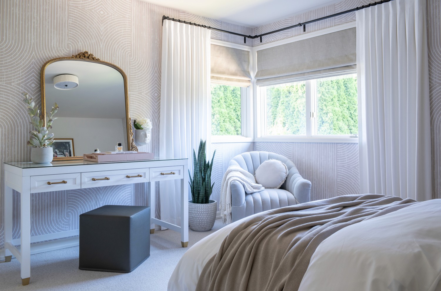 We’re so excited to share details from The Medina House: Girls Bedroom 2 –– one of our favorite interior design + professional organizing projects in Medina, WA.