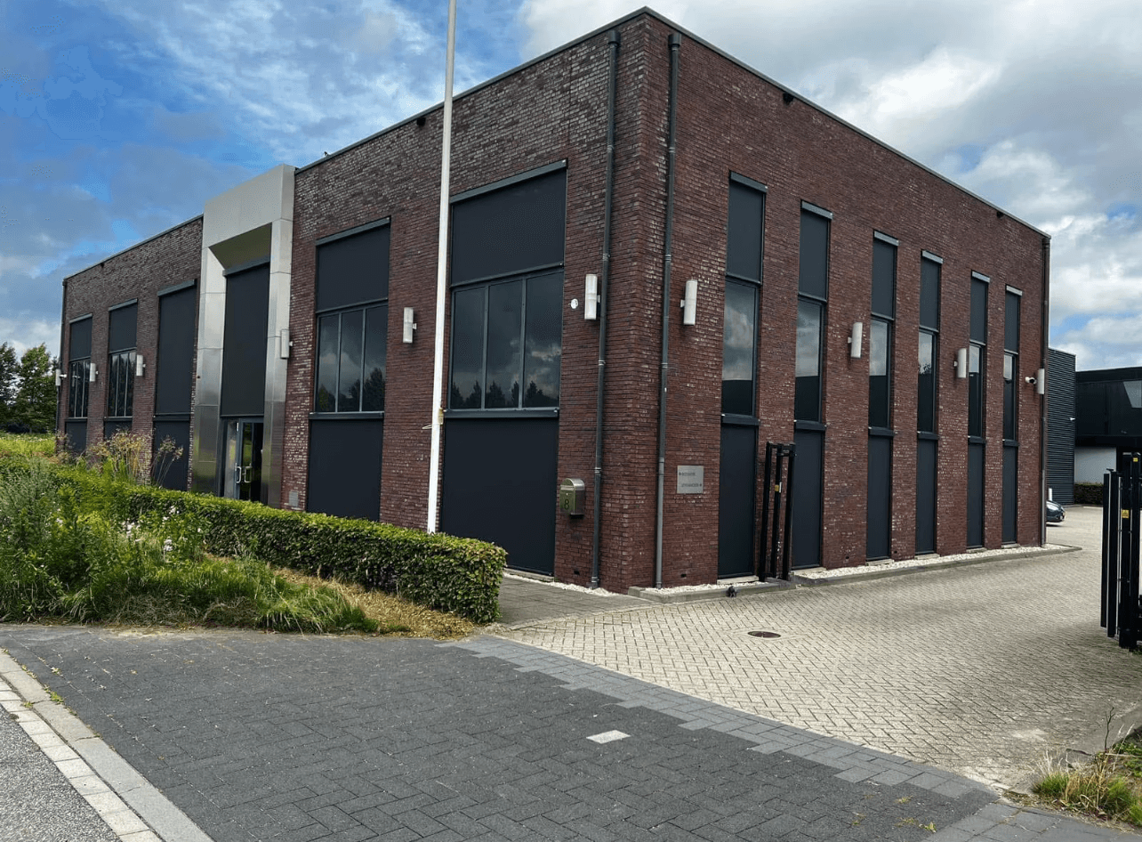 Zonwering op bedrijfspand - door Dugreja