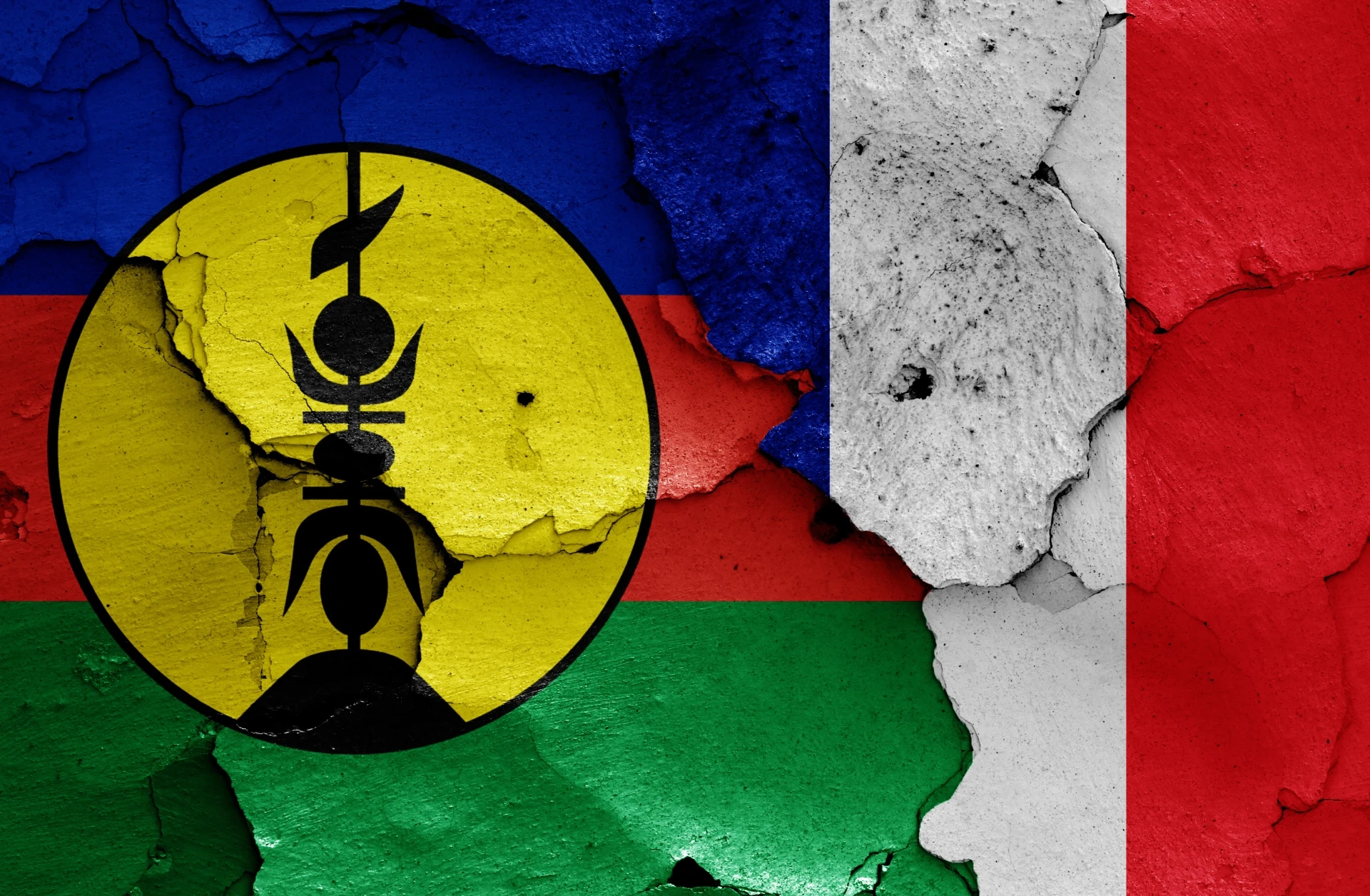 drapeau calédonien et français