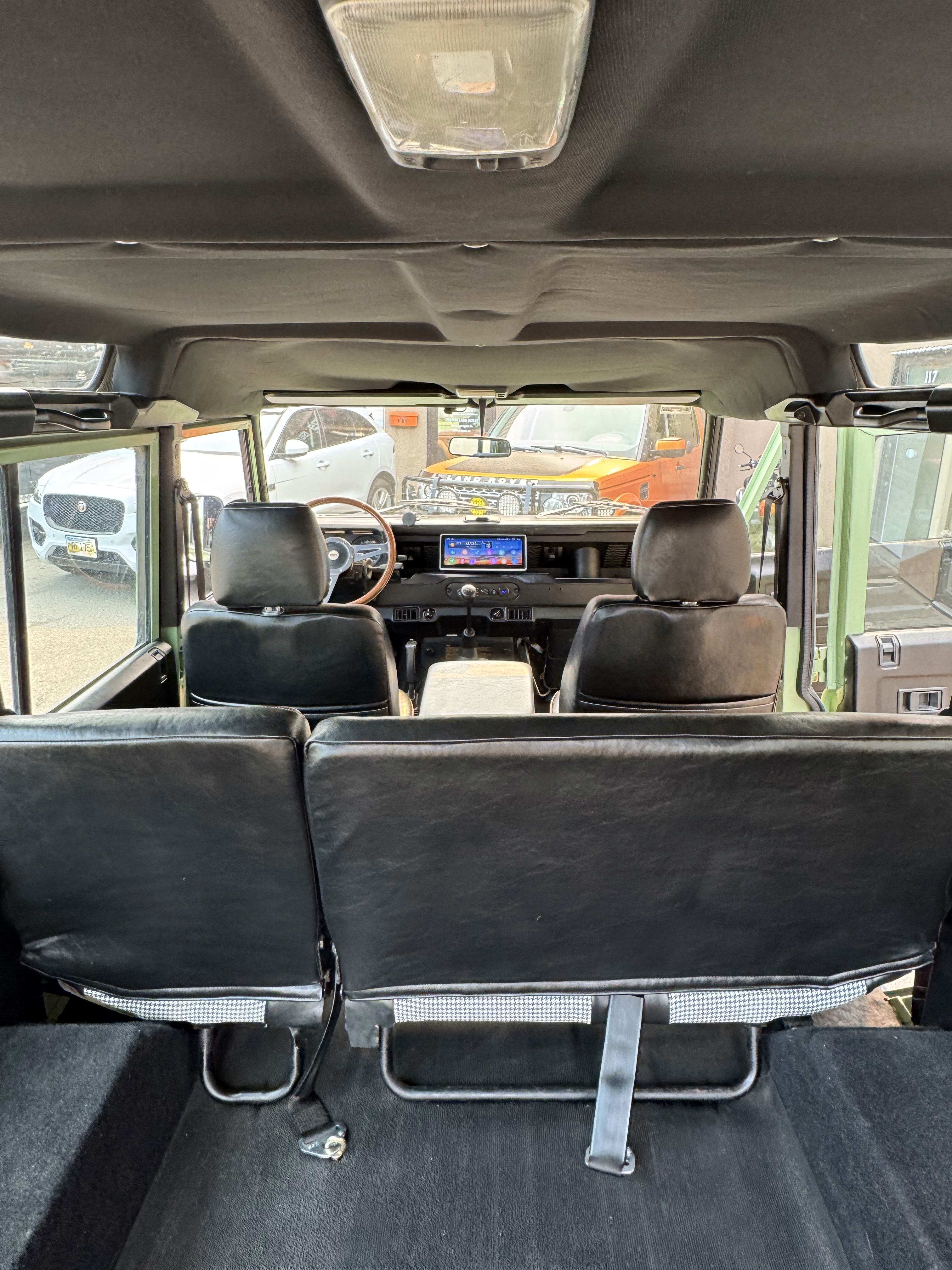 Land Rover Defender 110 2001 photo 8