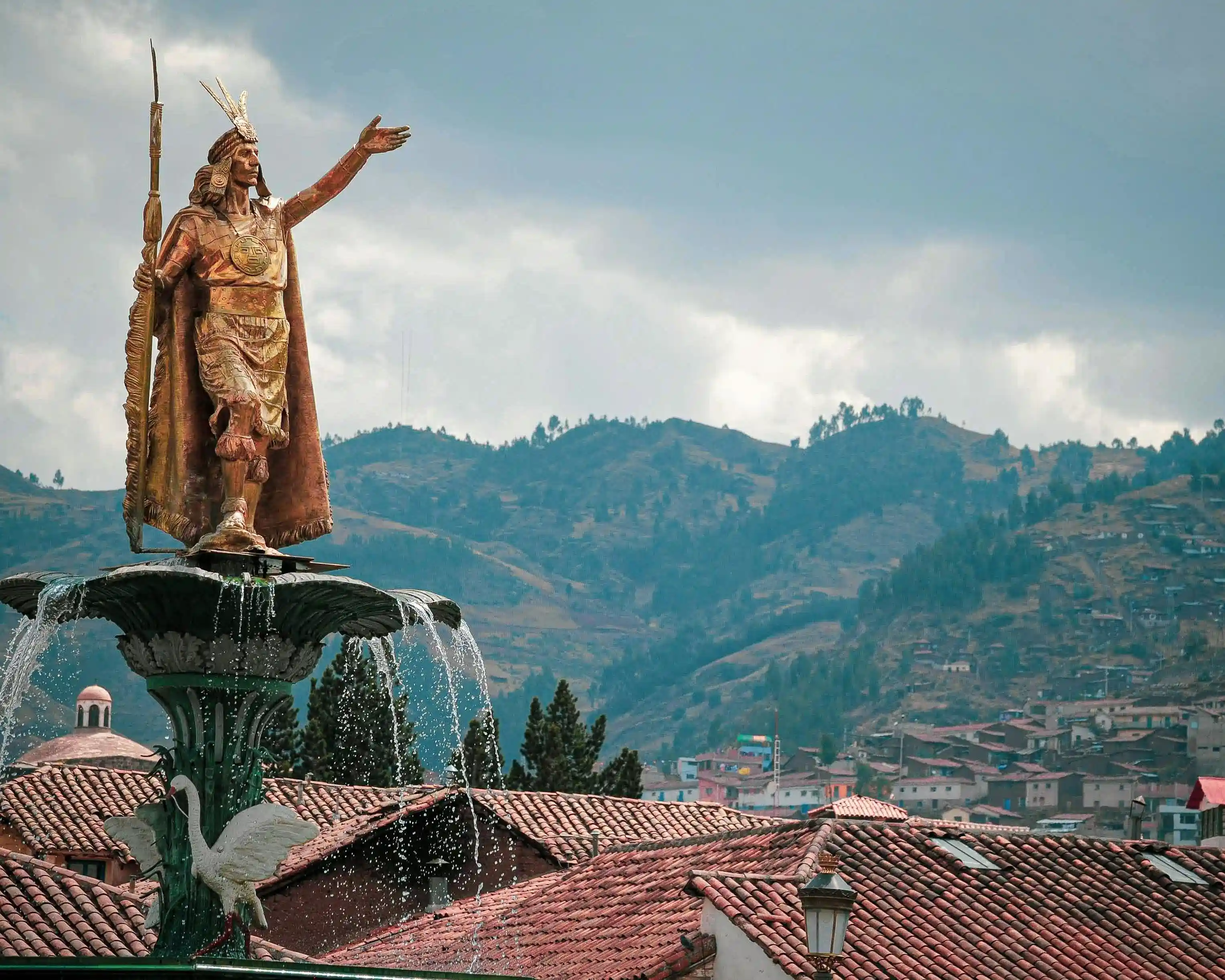 Peru'nun Cusco şehrindeki tarihi heykel