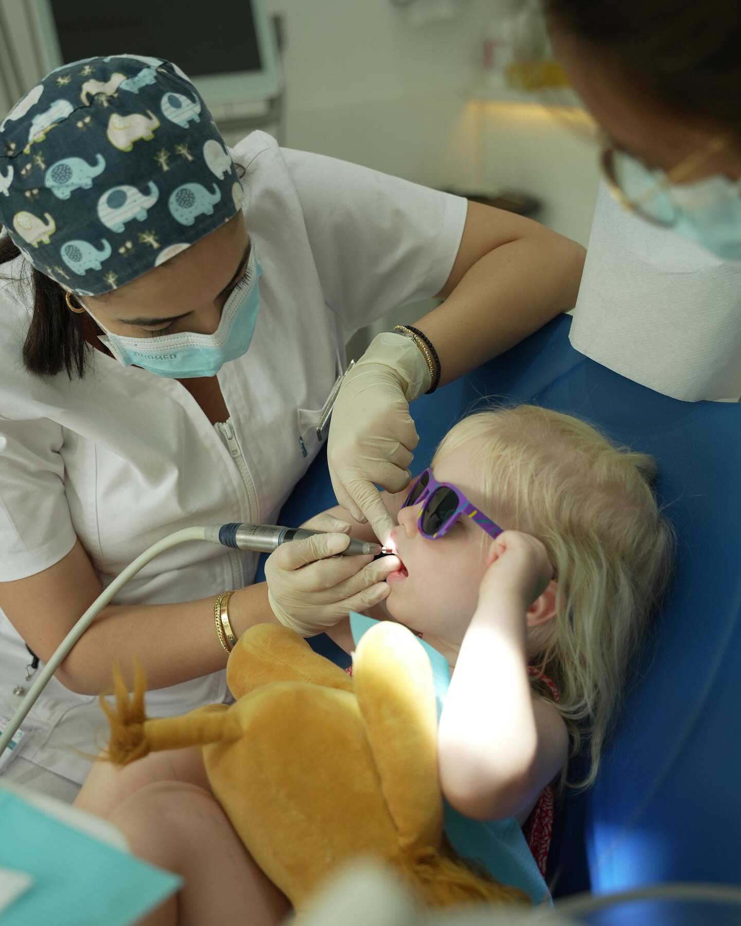 Pediatric dentists in Dubai at Invisalign Center with a child undergoing dental treatment, enjoying gentle, friendly dental care.
