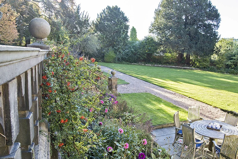 Hartingtons Heritage Tours hotel, Darley House, gardens