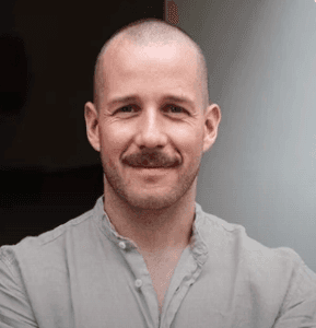 Felix Gieselmann, Zufriedener Psychotherapeut bei Freudio