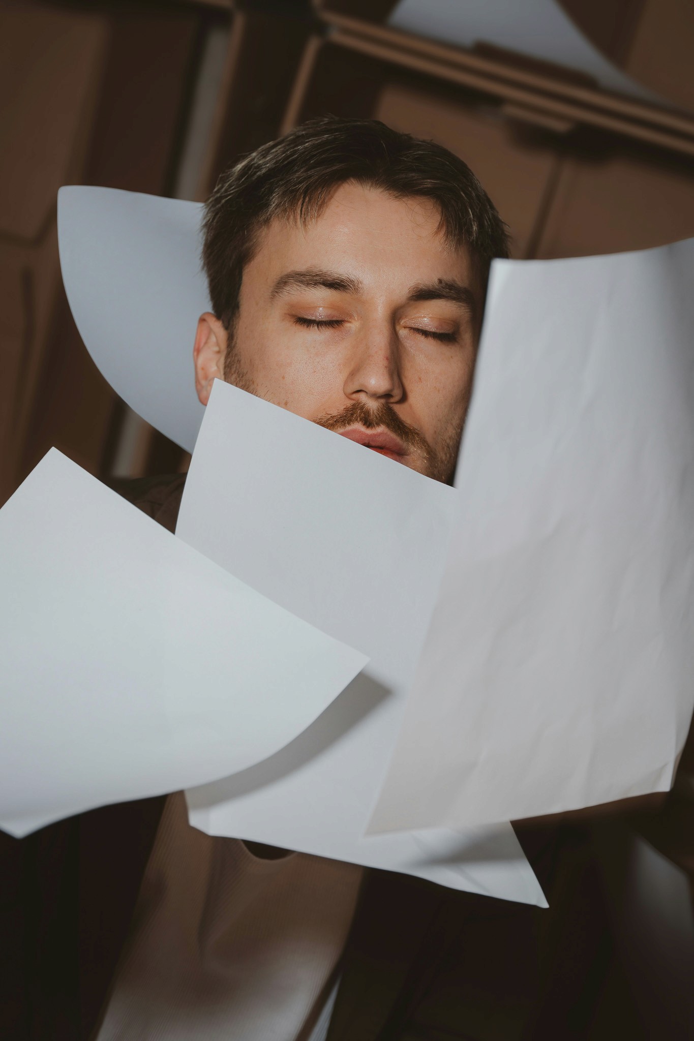 Concetrated triathlete grayscale