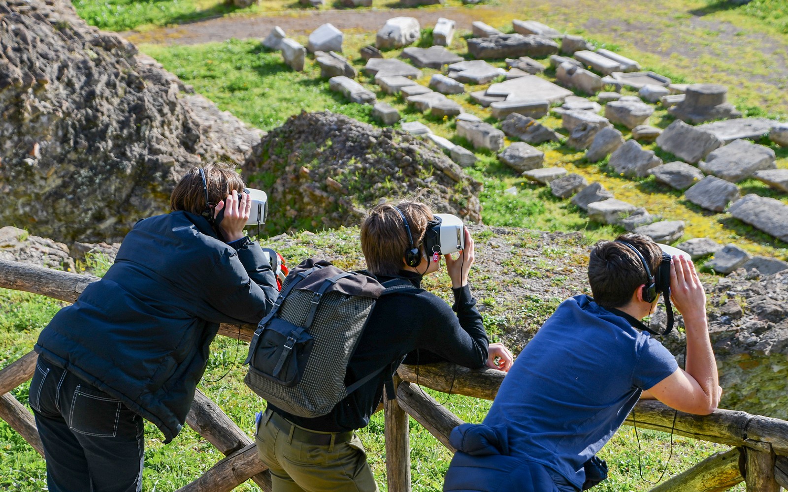 Besøkende som bruker VR-headset på Domus Aurea, Roma, for Neros Gylne Hus-tur.