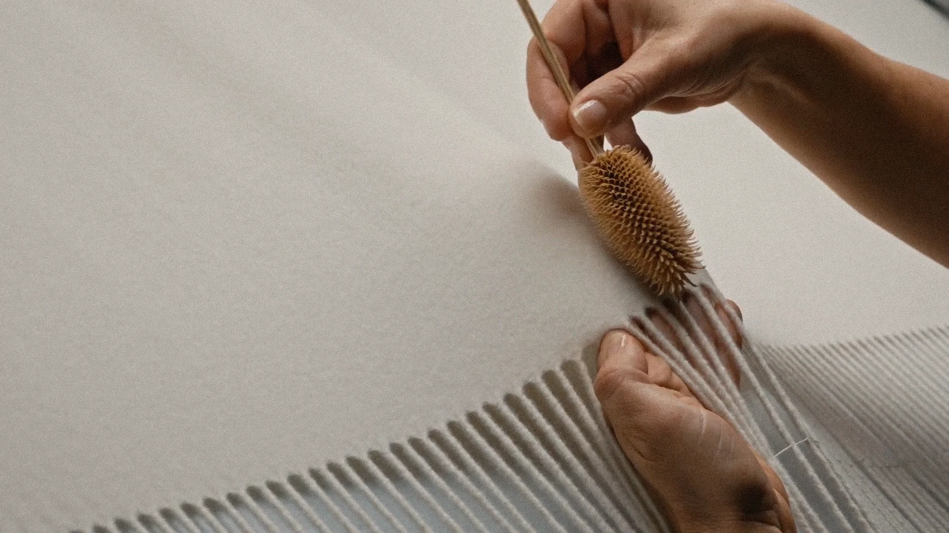 A Story of Italian Craft para Loro Piana x Cabana: imagen de apoyo que muestra imagen de apoyo con ambiente de taller y detalles artesanales.