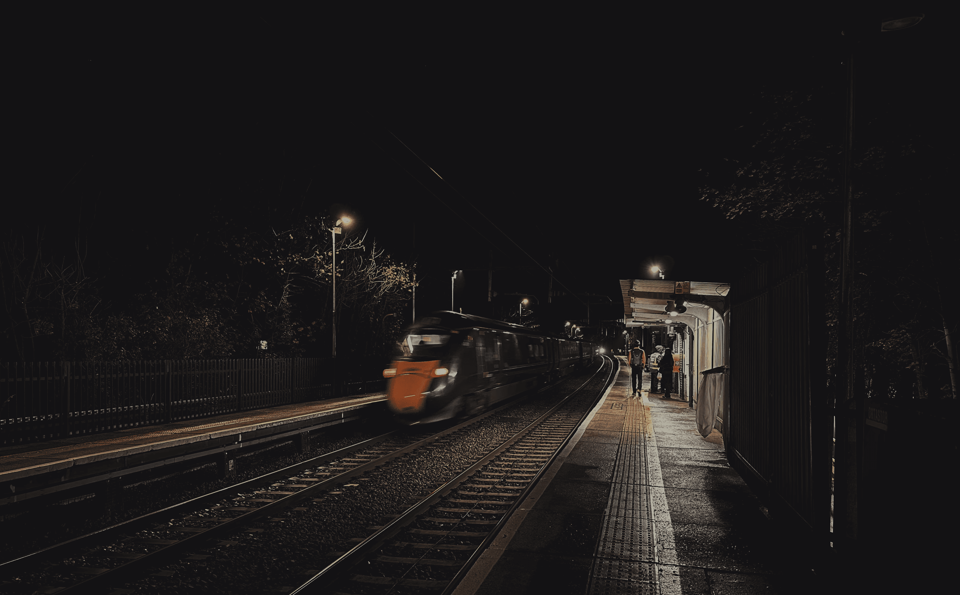 A train passing Reading West