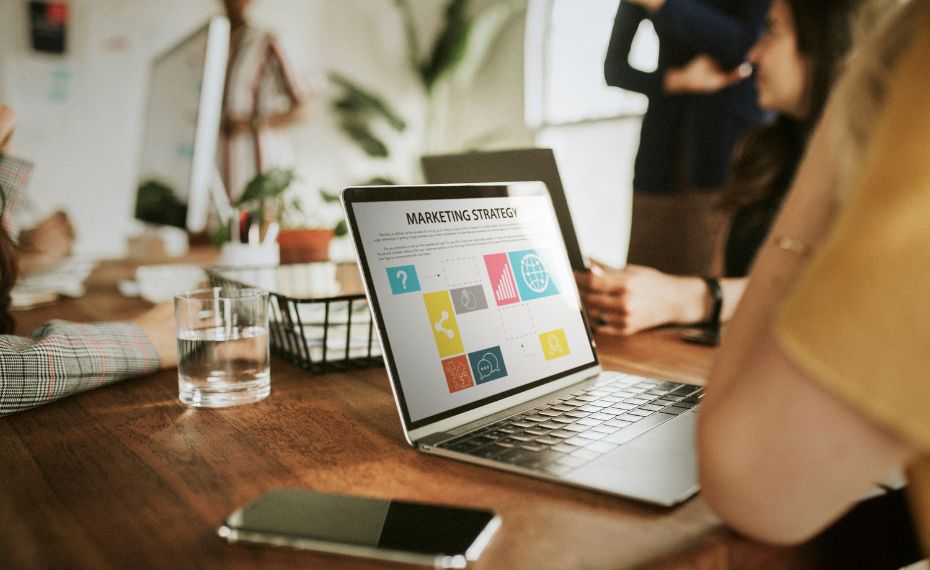 Salários em Marketing se mantiveram estáveis para 80% dos profissionais em 2024