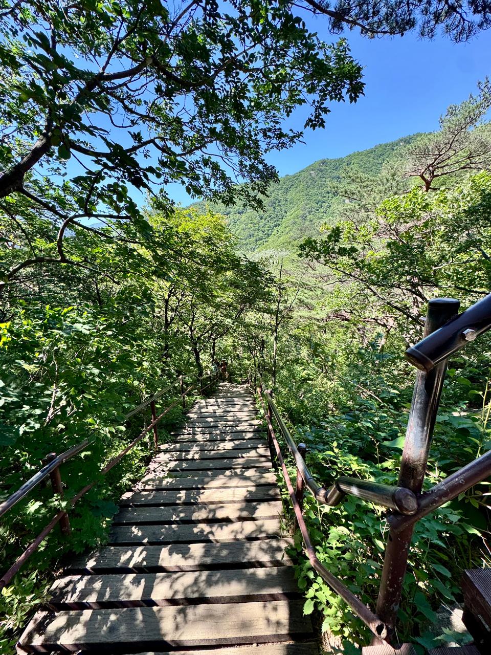 The stairs to the Ulsanbawi summit begin...