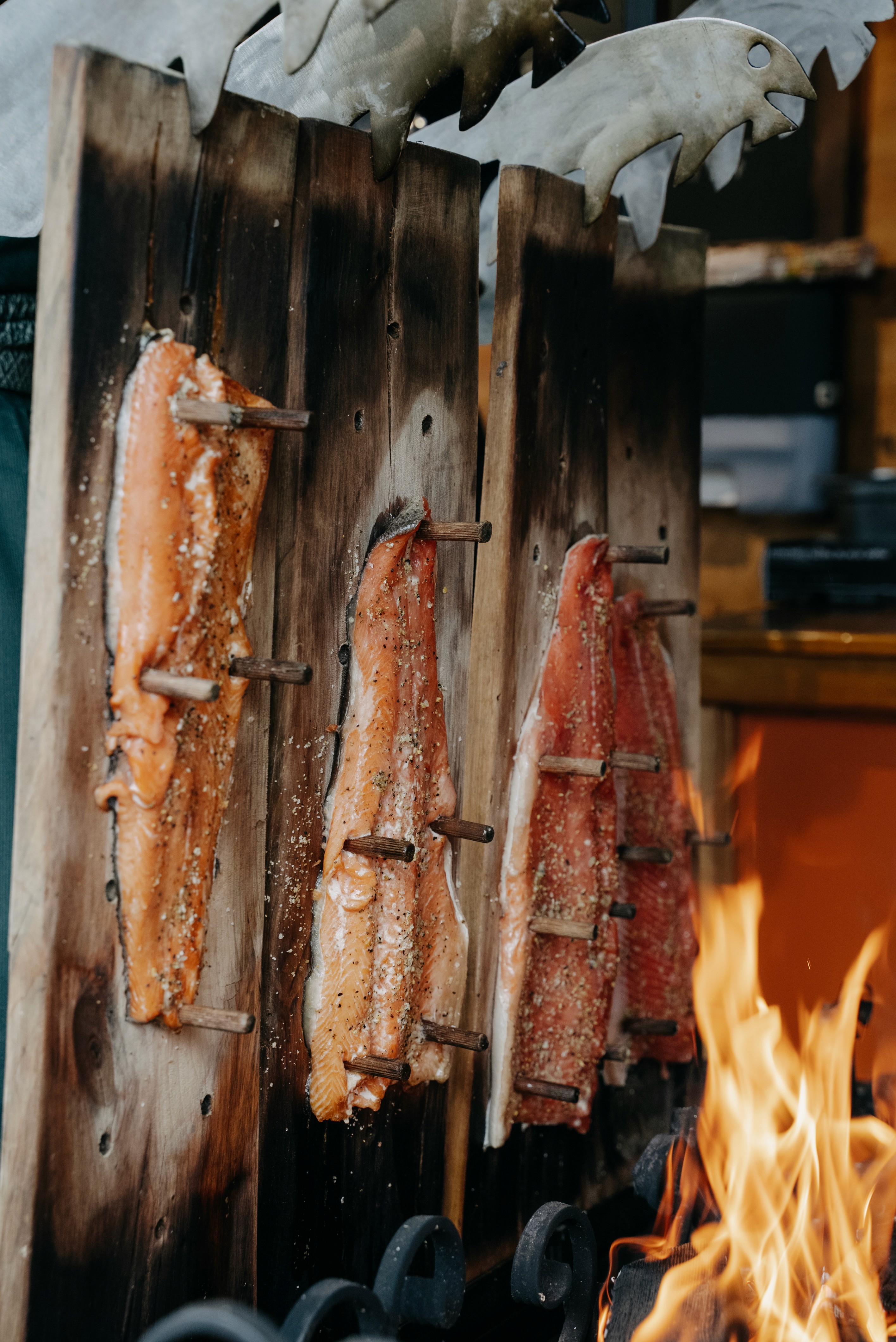 Fisch, Essen, Forelle, Lachs, das Albdorf auf dem Cannstatterwasen und Stuttgarter Volksfest, Frühlingsfest, Event Stuttgart