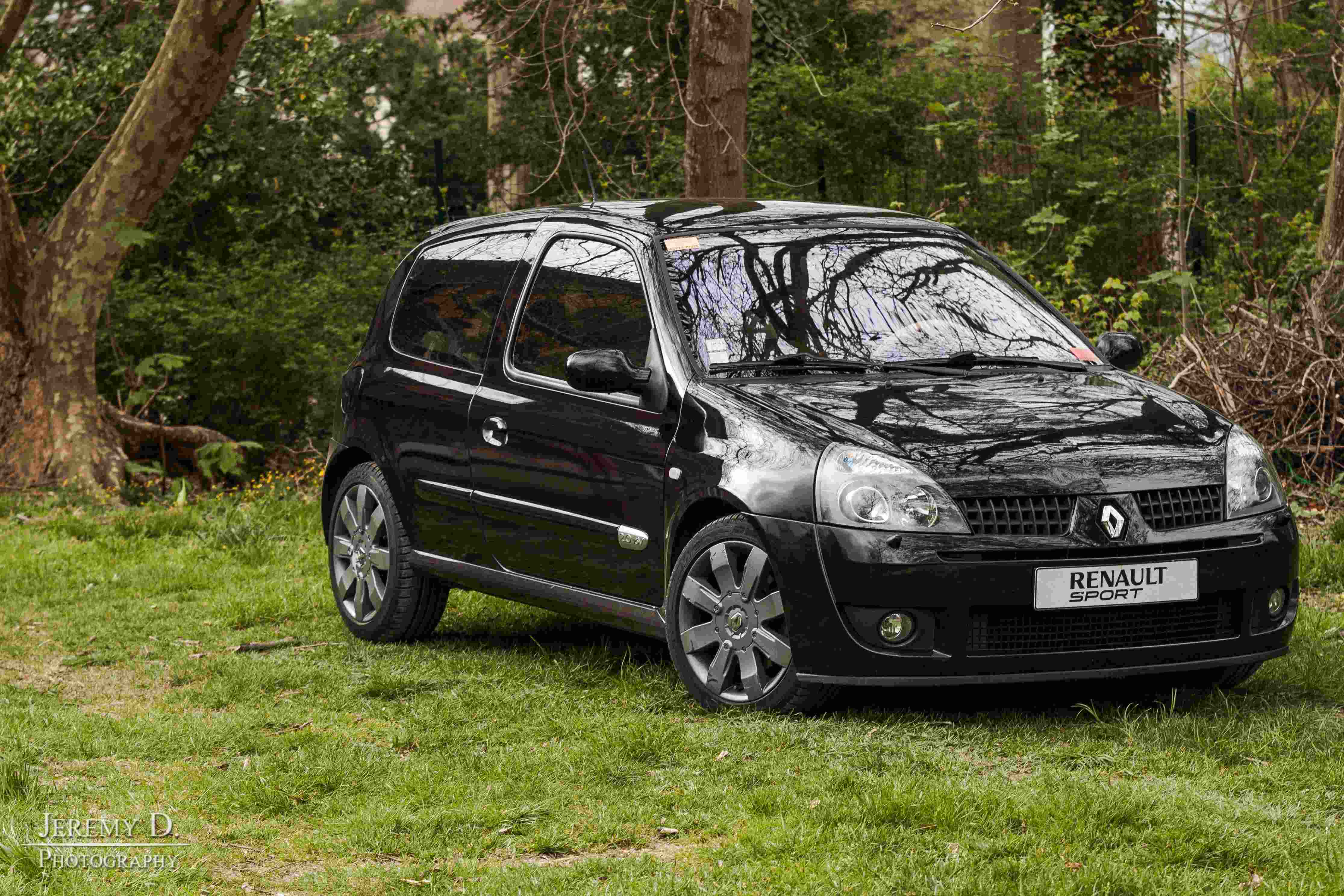 A Renault Clio RS igazi legenda, amit imádni fogsz! Forrás: Flickr/ Jeremy D. photography