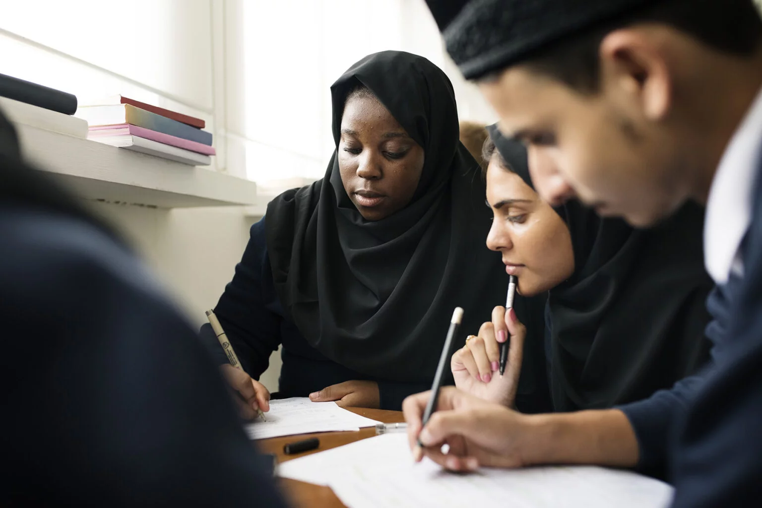 people learning new language - Best Way To Learn Arabic 