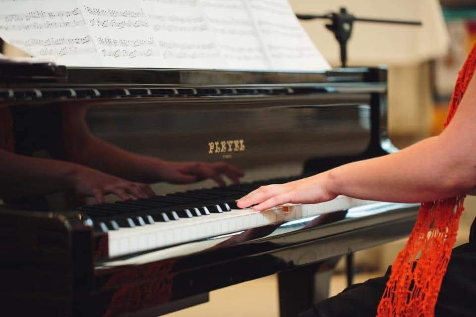 silhouette photography of woman doing yoga