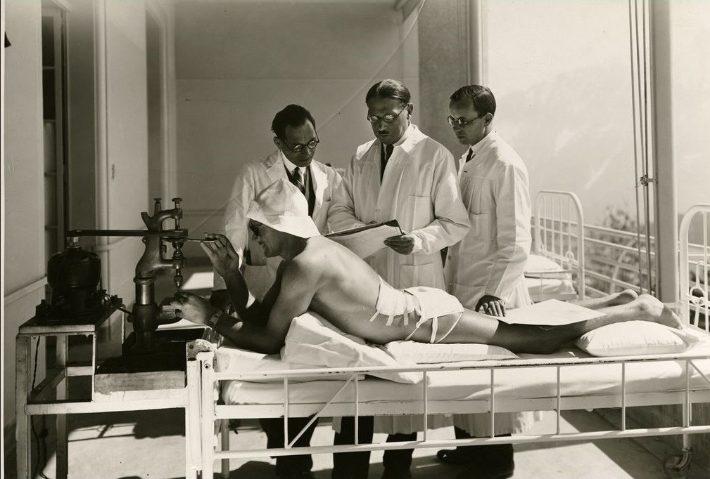 Heliotherapy sunlight medicine Auguste Rollier hospital balcony Leysin Switzerland tuberculosis
