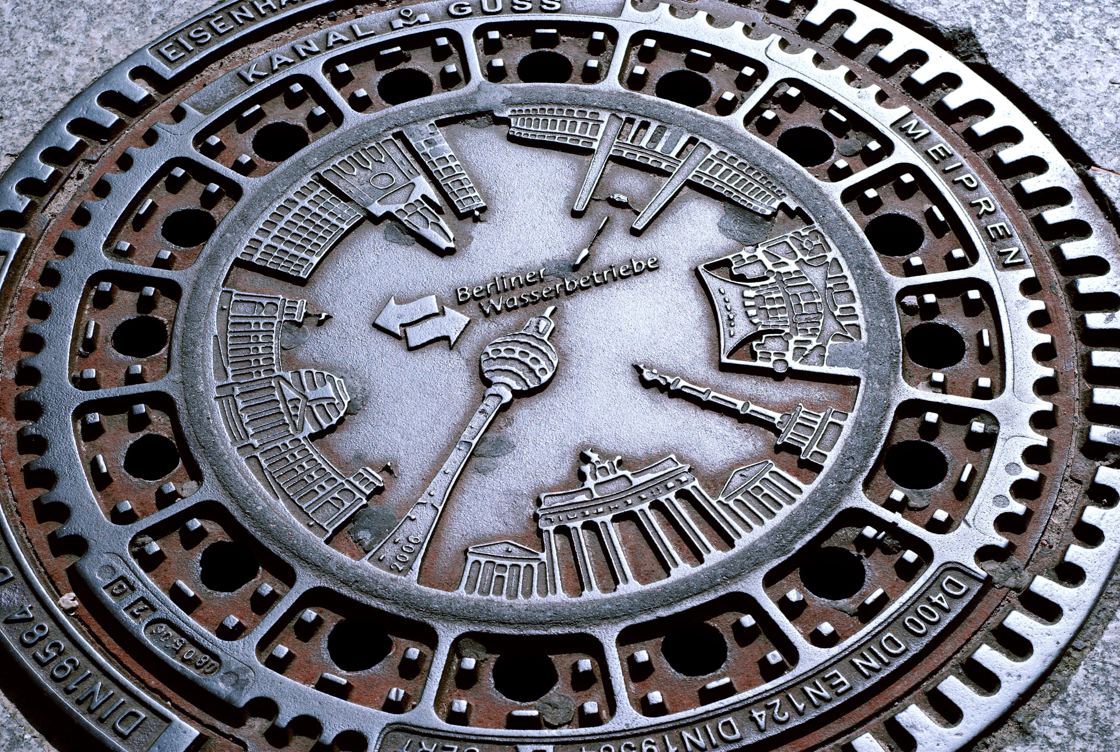Kanaldeckel von den Berliner Wasserbetrieben