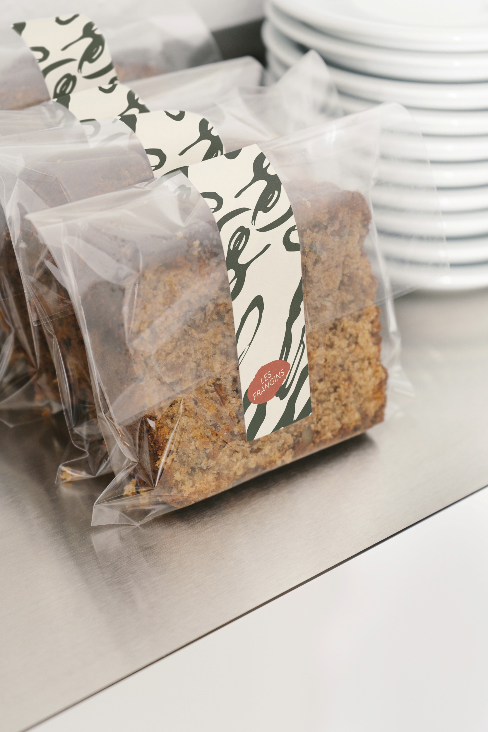 Menu du restaurant Au fil du goût, avec mise en page soignée, typographie claire et design graphique élégant. Chaque élément reflète l’identité visuelle du restaurant.