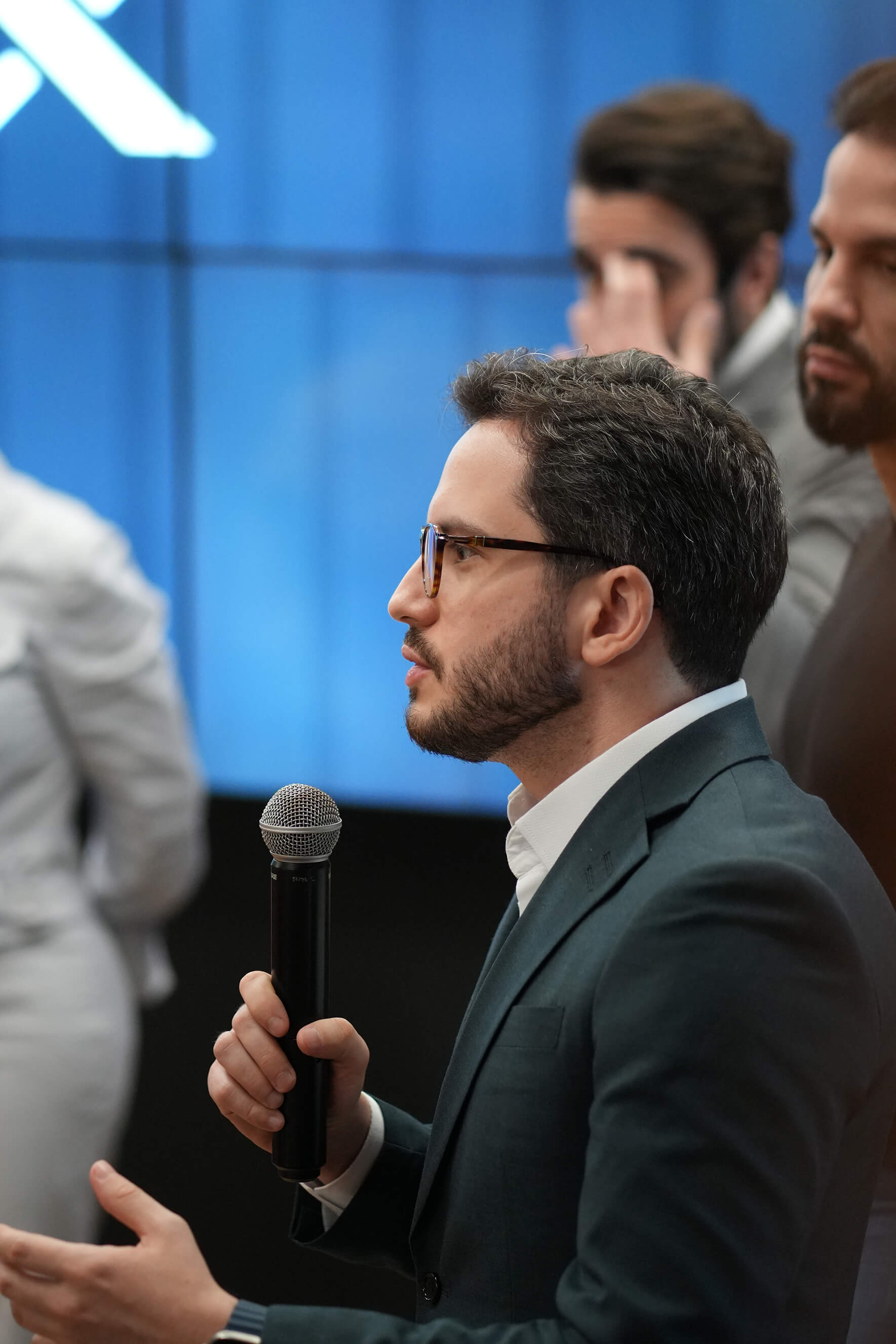 Dr. Helio Acciolly palestrando no Fuex. 