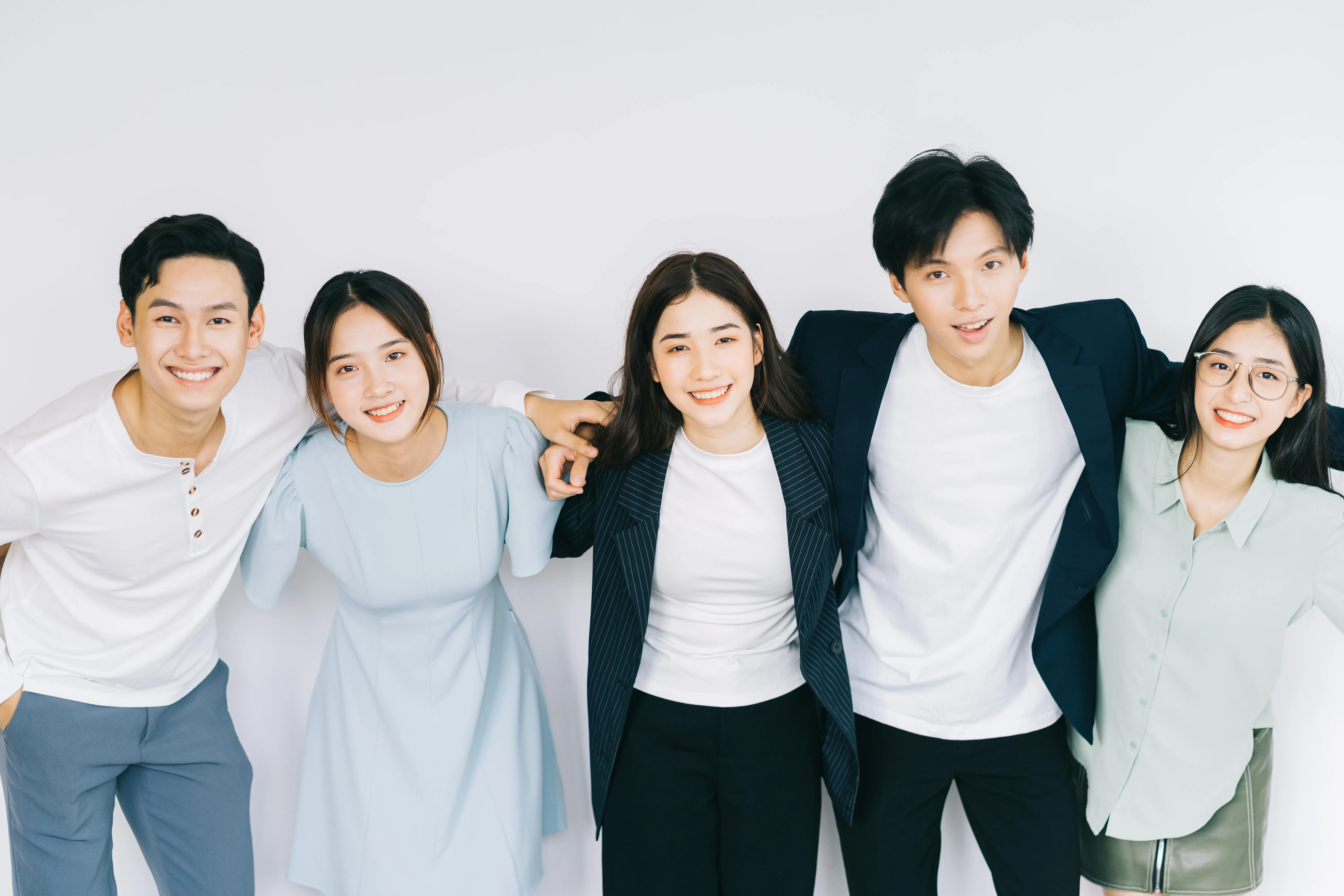 BW Design Centre 是一支擁有16年豐富經驗的專業設計團隊，我們專注於社區設計，致力打造更好社區環境。我們的服務涵蓋多個領域，包括醫療安老、教育空間、NGO非牟利組織、藝術設計、宗教團體、社區美化，以及環保ESG項目。我們透過專業工程和設計方案，從初步概念到完整執行，提供一站式服務，幫助客戶提升品牌形象，實現空間轉型，優化您的社區空間！無論是改善社區設施或推動可持續發展，我們都以創新和實用為本，確保每個項目都帶來實質價值。