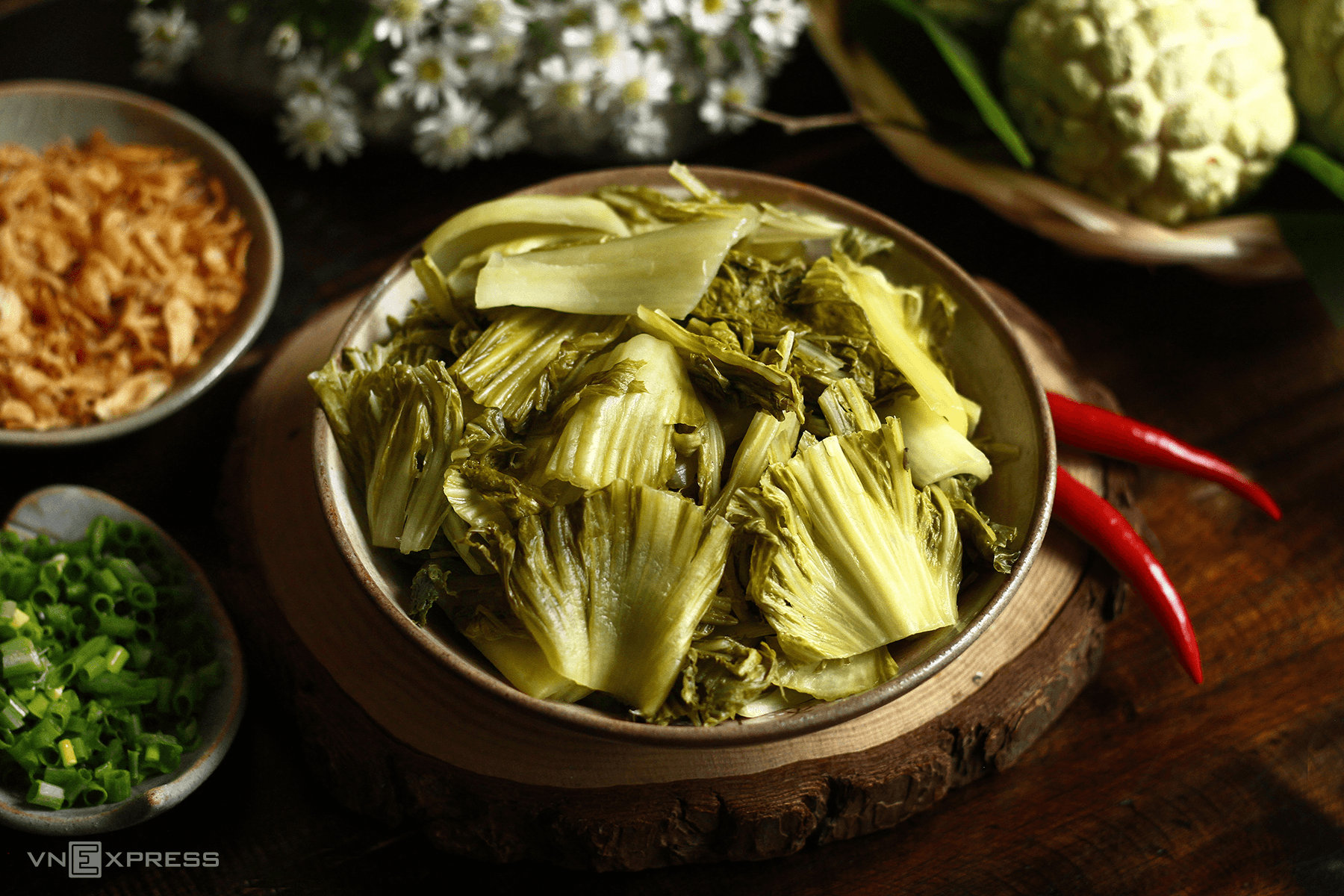 A scenic view of a lake in the mountains