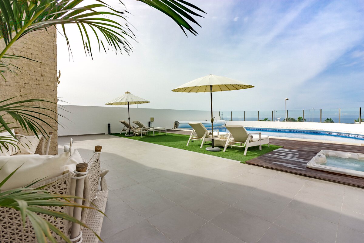 White Whale Photo 37