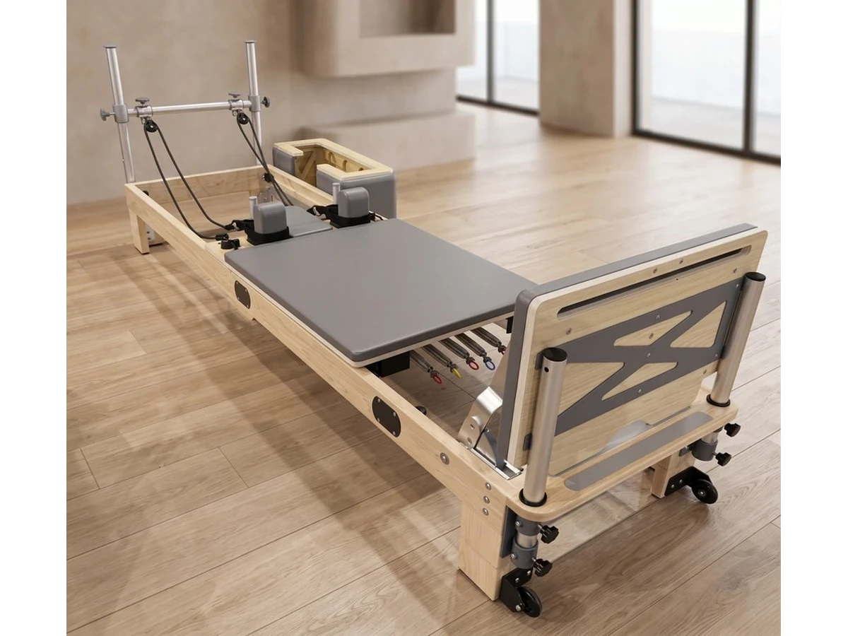Pilates Reformer Pro — Érable, reformer de studio en érable dans un studio de Pilates professionnel