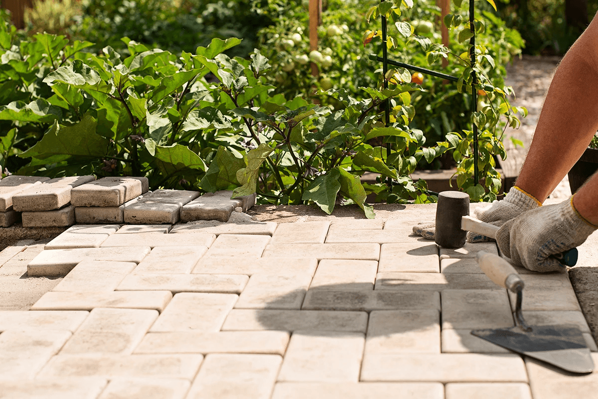 Sierbestrating en tuinaanleg door Nard van der Staak