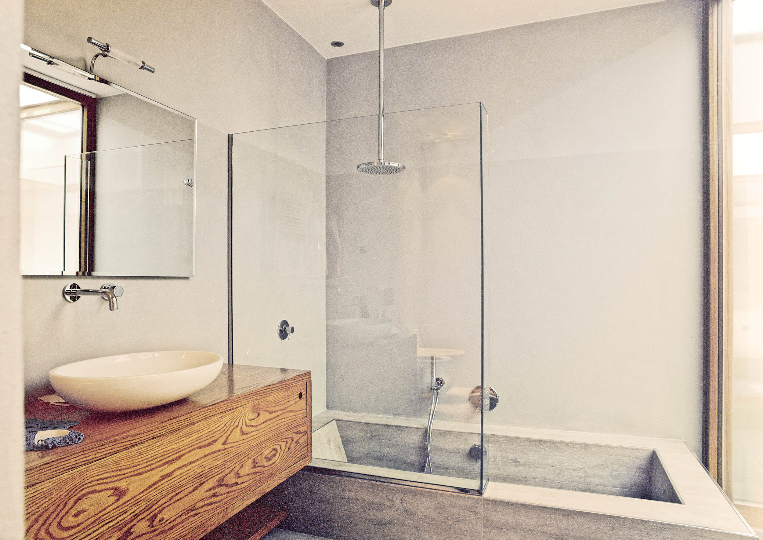 Small workshop with a metal table in the middle