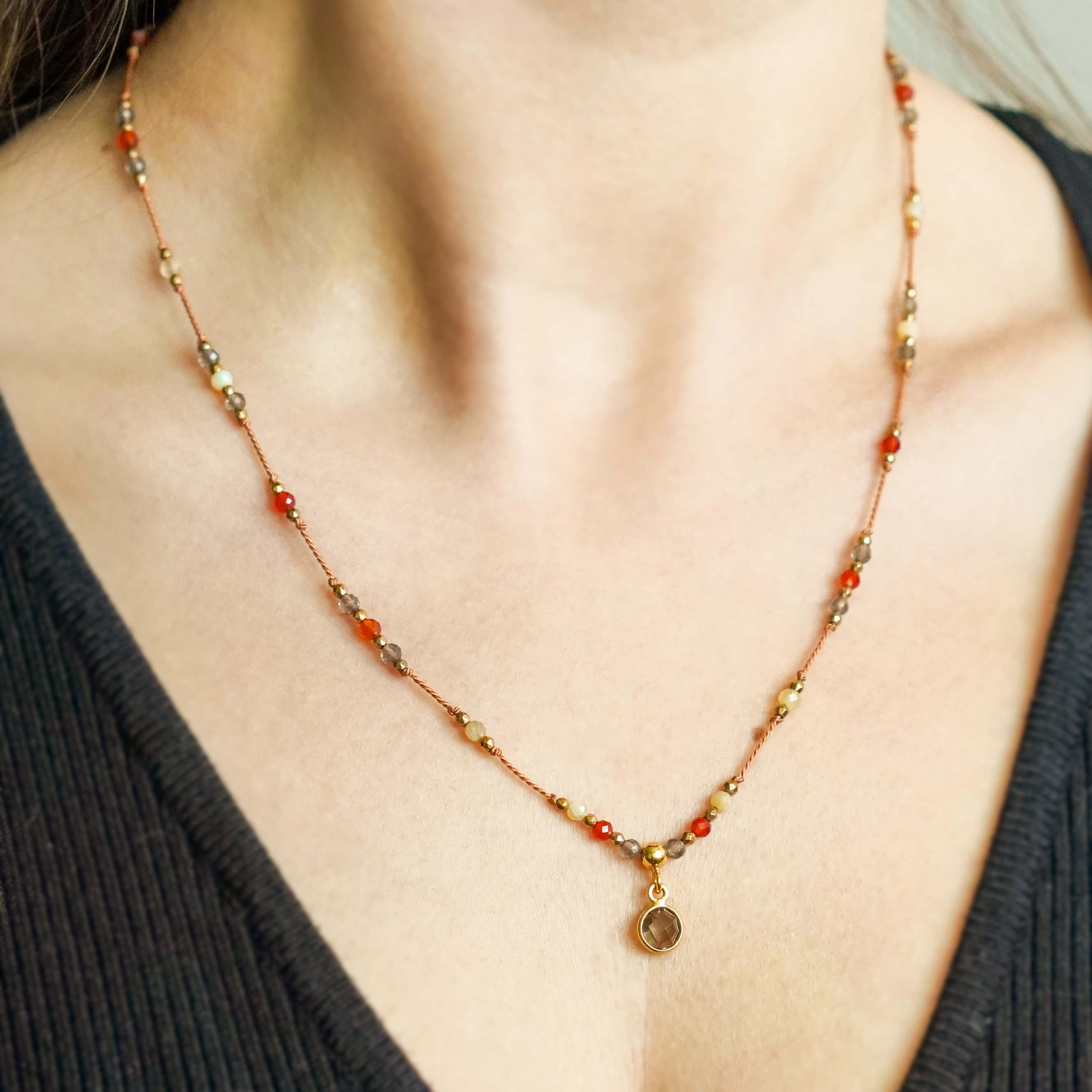 Ręcznie robiony naszyjnik boho camel z kwarcem dymnym i kamieniami naturalnymi