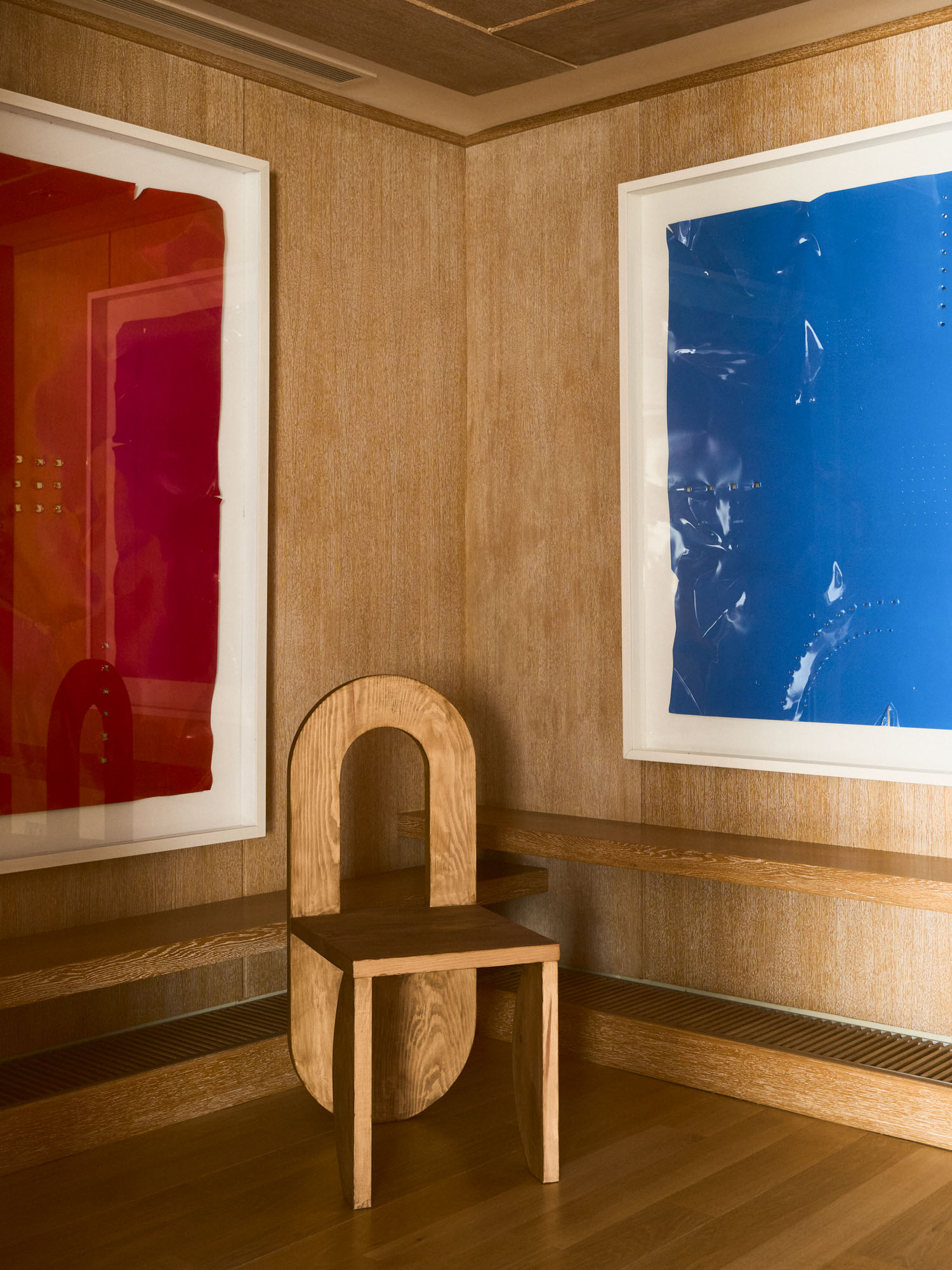 Garado Studios chair and contemporary artwork displayed within the interiors of Bea Bonilla’s house.