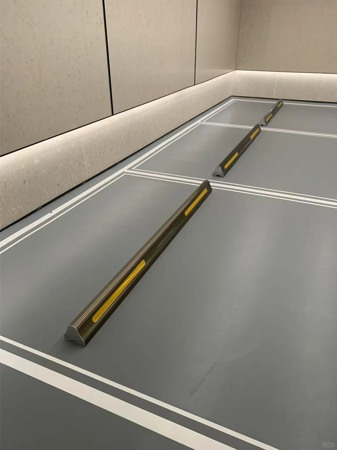 設計團隊開會討論圖紙