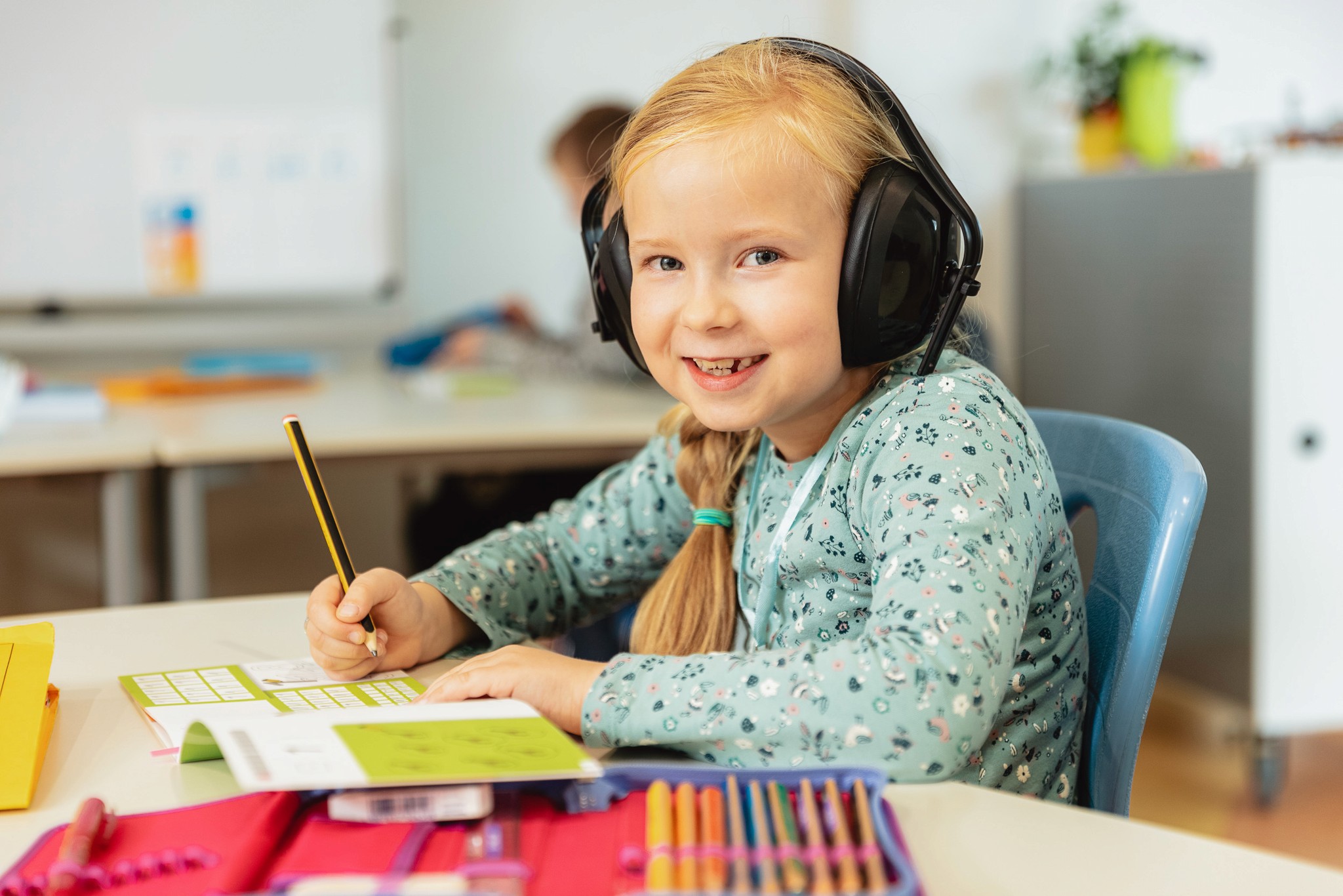 Zwei Jungs die Spaß haben