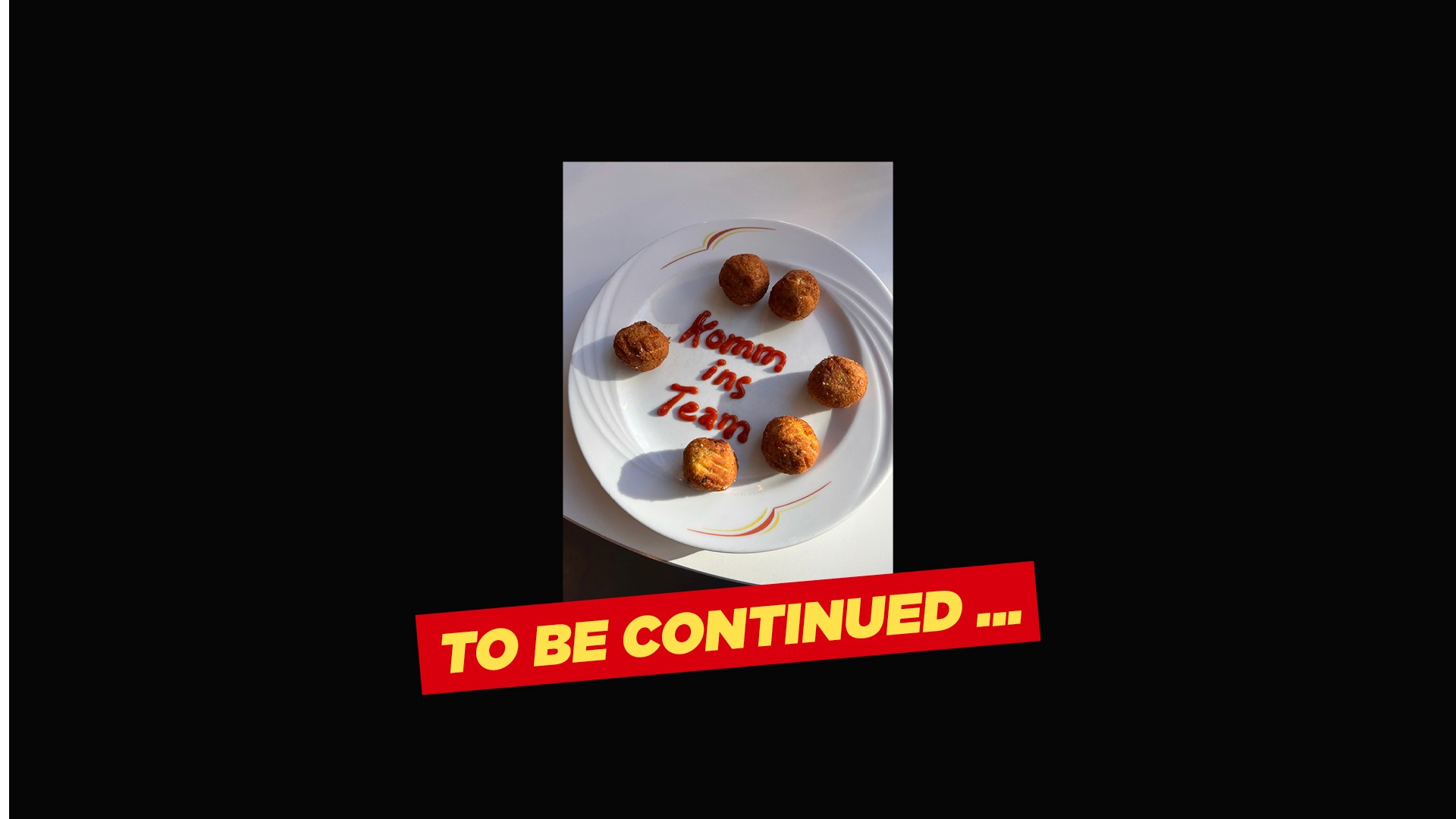 Weinenede Schauspielering auf Tabletdisplay