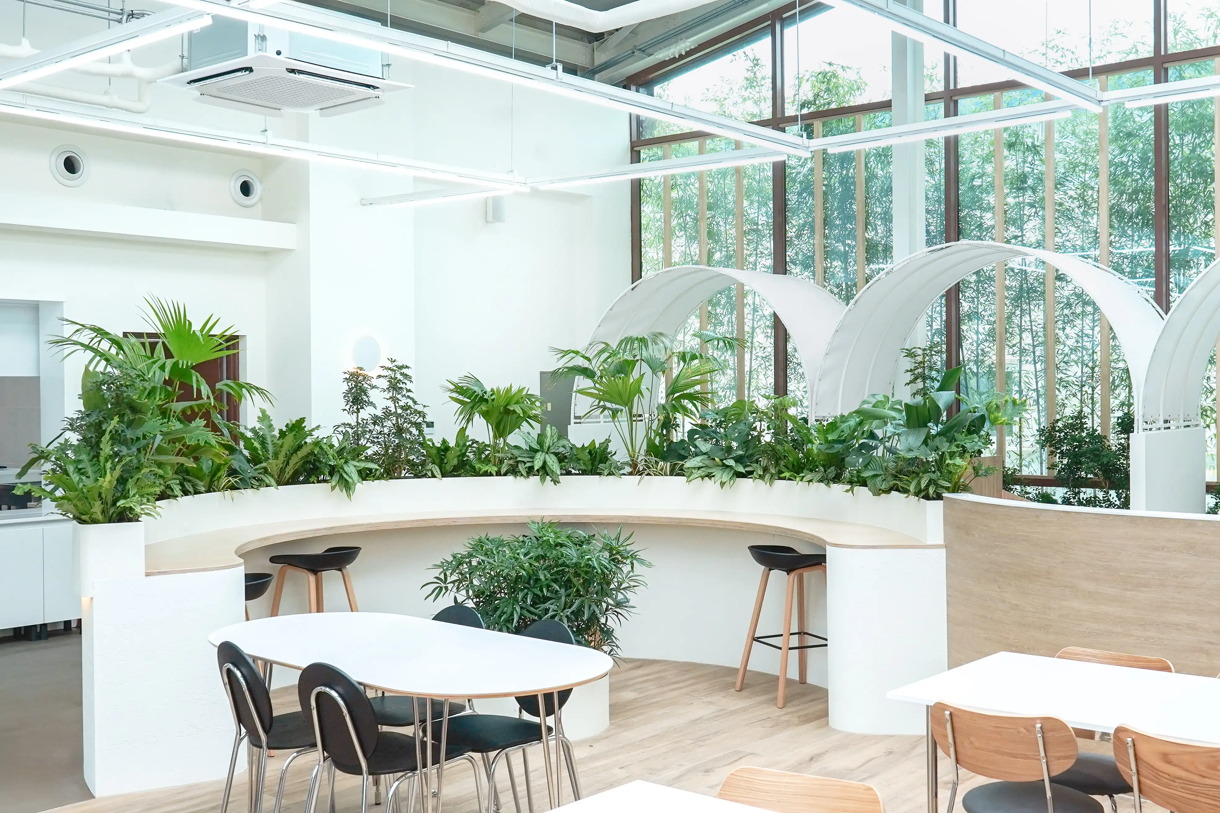 가구와 결합된 실내조경의 설치사례