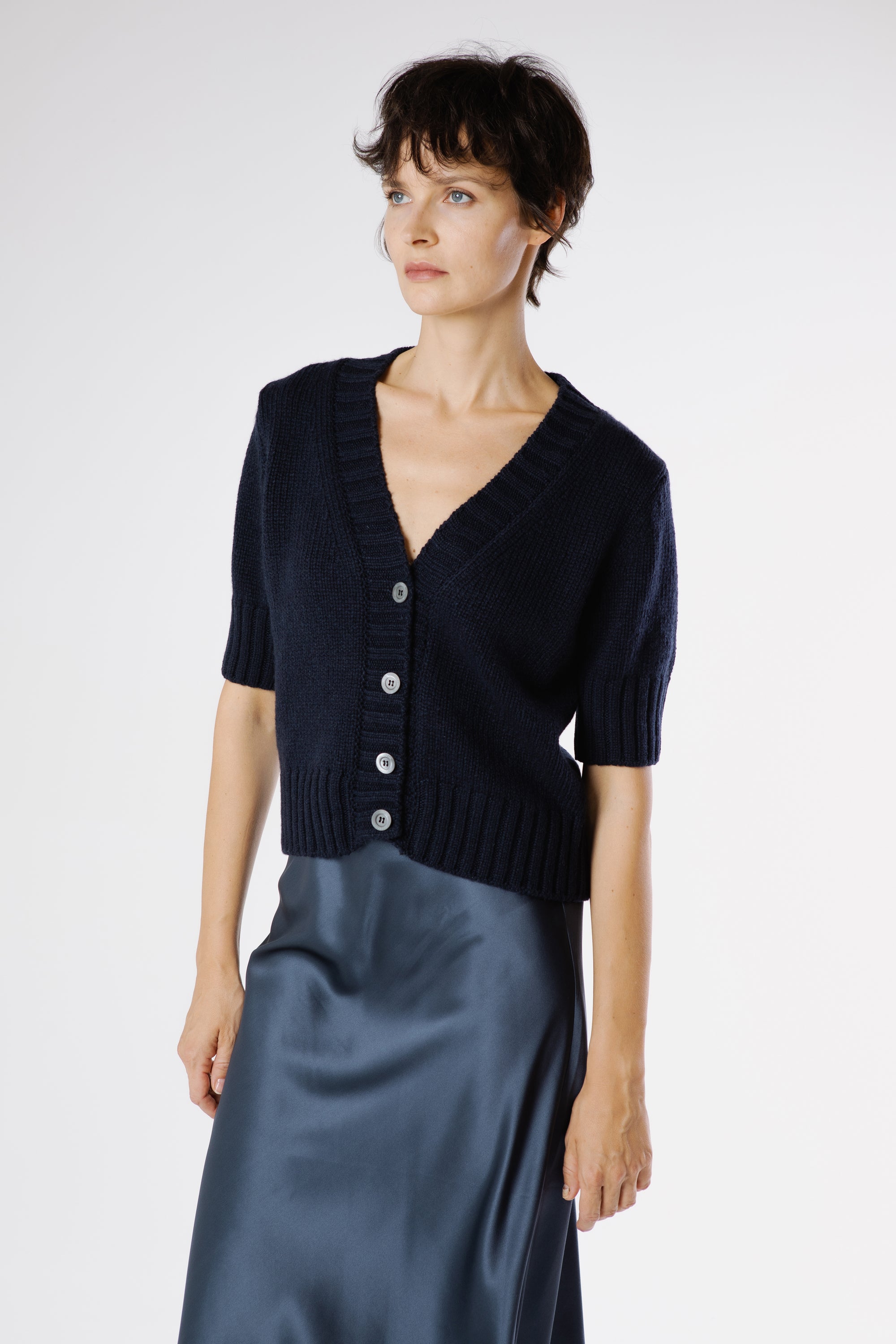Side view of Artemisa Cashmere Cardigan Beluga highlighting relaxed fit, short sleeves, and refined ribbed hem.