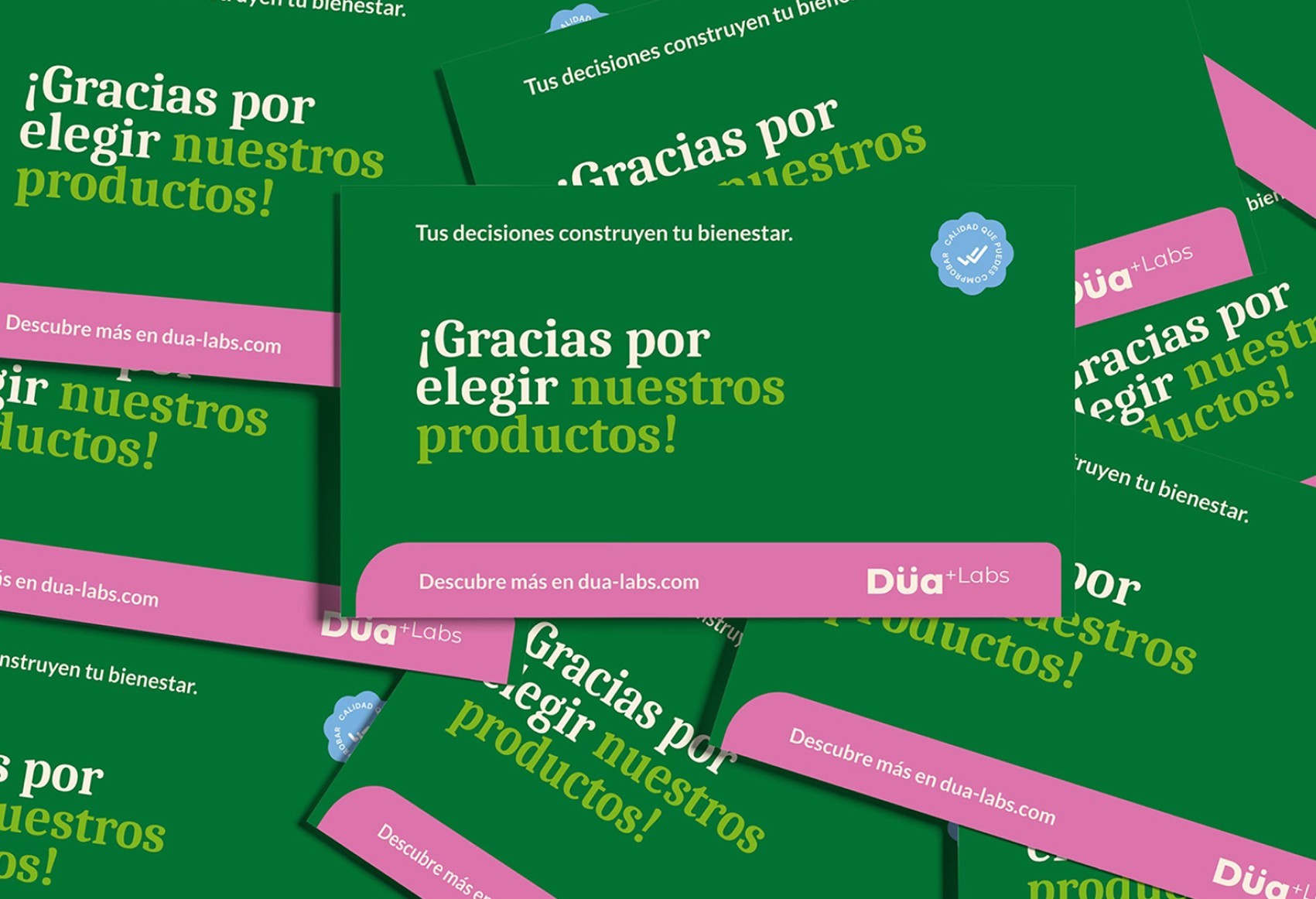 The image shows a collage of rectangular cards in green with a pink border, featuring the message "¡Gracias por elegir nuestros productos!" in bold white and yellow text, with the Dua+Labs logo and website link at the bottom.