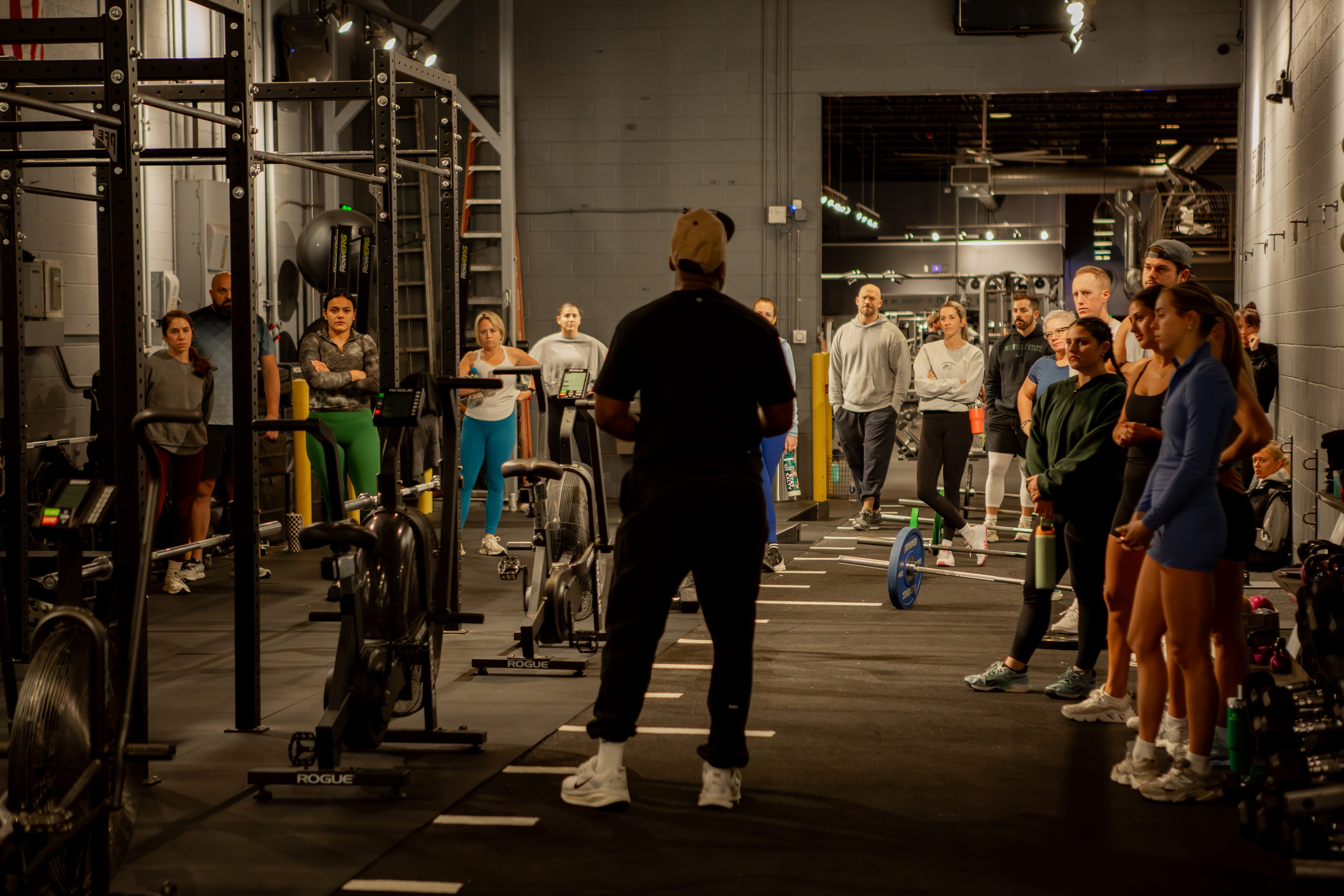 man holding black barbell