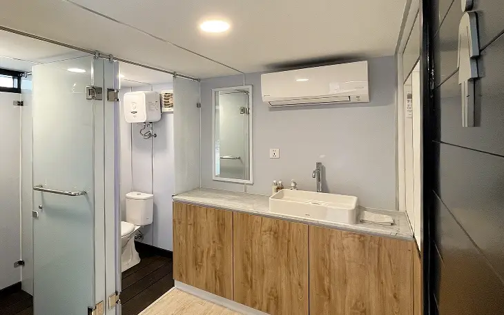 changing room Widya Chandra