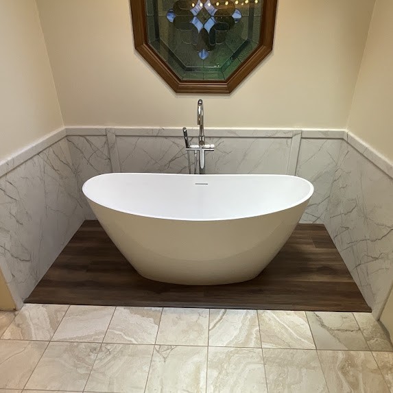 redmond-ridge-freestanding-soaking-tub-tyvarian-stone-panel-surround-after
