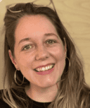 Maria G., teilt ihre Erfahrungen mit Freudio Praxissoftware für Psychotherapie