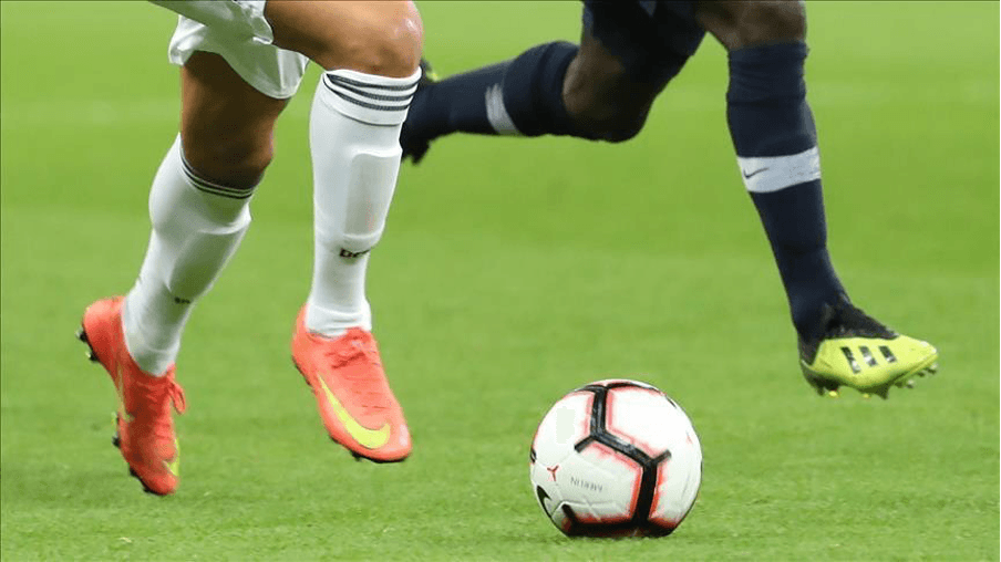 Dynamic picture of a cyclist riding downhill