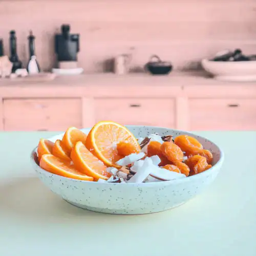 Sinaasappel met kokos en gedroogd fruit uit het 5 Day Fast menu.